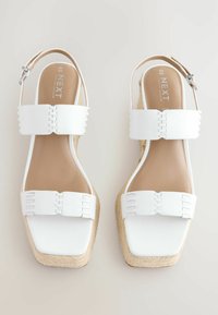 Unselected, white
