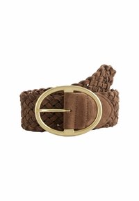 Vävd brun mockabältes med ett guld ovalt spänne och en texturerad yta, med ett brett band och en klassisk pinlåsstängning.