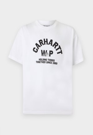 T-shirt blanc à manches courtes et col rond avec texte noir "CARHARTT WIP", un graphisme d'une main tenant un tissu, et le slogan "HOLDING THINGS TOGETHER SINCE 1989".