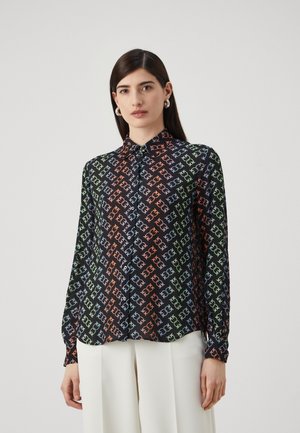 Camicia a maniche lunghe nera in tessuto con un motivo geometrico arancione, verde e blu. Maniche lunghe con polsini con bottoni e colletto.