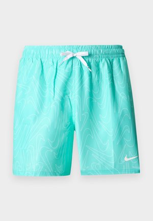 Shorts de bain turquoise avec taille élastique, cordon de serrage blanc, motif abstrait blanc subtil et petit logo Nike en forme de virgule blanc sur la jambe gauche.