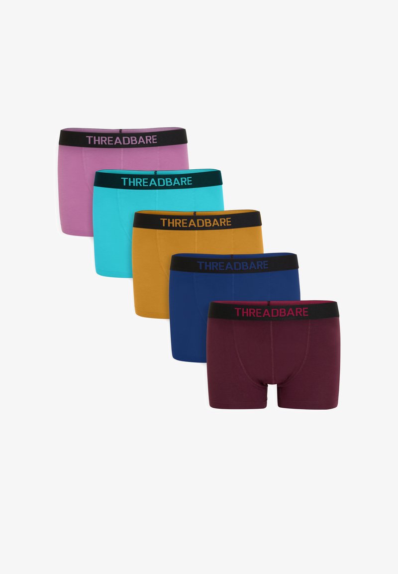 Cinco pares de calzoncillos bóxer en varios colores: morado, verde azulado, amarillo mostaza, azul marino y burdeos. Cada uno tiene una pretina negra contrastante con el texto "THREADBARE".