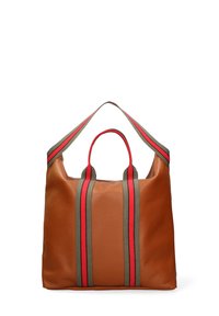 Borsa tote in pelle marrone con una finitura texturizzata, due manici a strisce rosso e grigio e un design spazioso adatto per l'uso quotidiano.