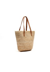 Sac tote en paille tissée avec des poignées en cuir brun, présentant une forme rectangulaire et une finition texturée naturelle.