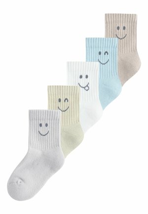 Fünf Paar gerippte Socken in Pastellfarben: Grau, Hellgrün, Weiß, Hellblau und Beige. Jede mit einem lächelnden Gesichtsmotiv in der Nähe der Bündchen.