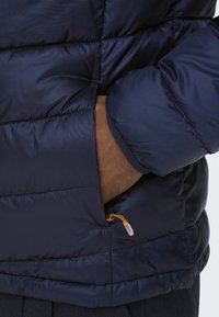 Only & Sons ONSCARVEN QUILTED PUFFER - Lett jakke - dark navy