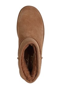 Bota de tobillo de ante marrón con puntera redonda y suave forro de piel sintética. Presenta un cremalleras lateral y una suela de goma flexible para mayor comodidad.