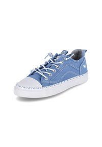 Modré plátěné tenisky s bílou gumovou špičkou a podrážkou, s světle modrými šňůrkami a kontrastním šitím.