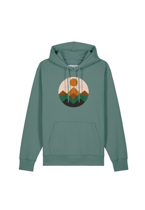 Groene hoodie met een voorzak, voorzien van een ronde grafische afbeelding van bergen en een zon in aardetinten van oranje, bruin en groen.