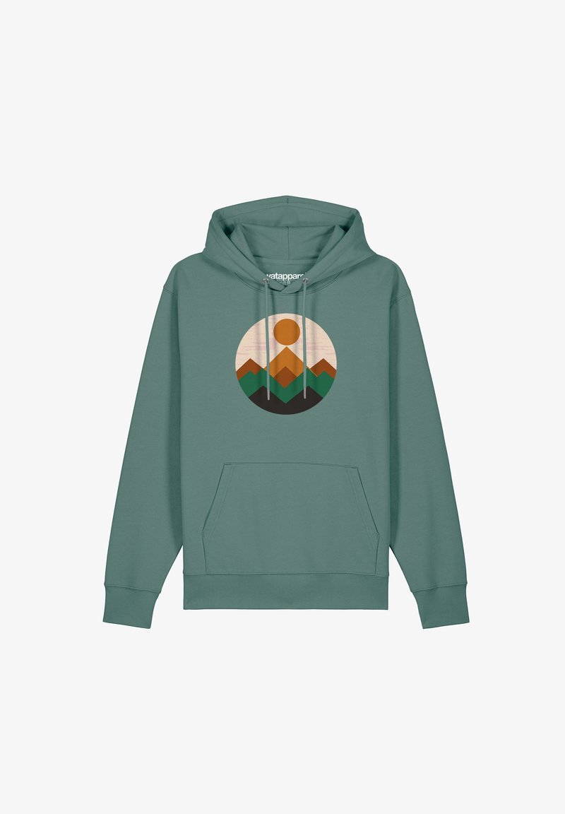 Un sweatshirt à capuche vert avec une poche avant, featuring un graphique circulaire de montagnes et d'un soleil dans des tons terreux d'orange, marron et vert.