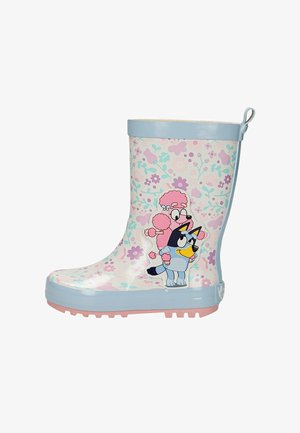 Bottes de pluie pour enfants avec motif floral pastel, bordure bleue, et personnages de chien cartoon et caniche rose sur le côté.