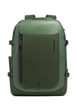 Sac à dos rectangulaire vert avec poche avant zippée, bretelles rembourrées, boucles de compression latérales et panneau en tissu texturé.