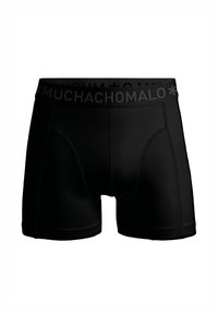 Fekete boxer rövidnadrág rugalmas anyagból, széles fekete derékpánttal, amelyen nyomott márkázás található. Sima textura és testhezálló fazon.