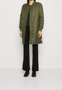 Marc O'Polo Bomberjacka - olive