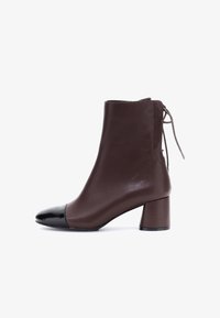 Ei valittu, black-burgundy