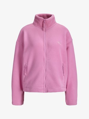 Jachetă roz din fleece cu fermoar frontal complet, guler ridicat, mâneci lungi și două buzunare laterale cu fermoar.