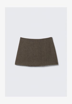 Jupe brown en chevron avec une forme évasée, fabriquée en tissu tissé. Présente des bords bruts et une texture lisse. Aucun système de fermeture ou détail visible.