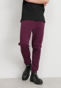 BOSS SESTART - Spodnji deli trenirk - medium purple
