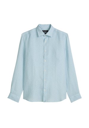 Hellblaues Hemd mit langen Ärmeln, Knopfleiste, kleinem Karomuster, klassischem Kragen und weißen Knöpfen, flach auf weißem Hintergrund ausgebreitet.