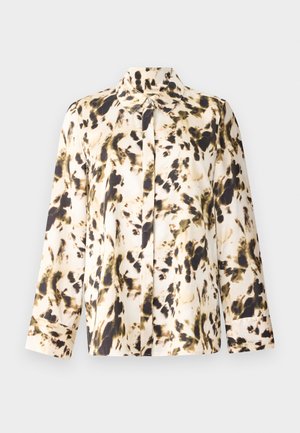Langermet bluse i lett stoff med en beige base og svarte og olivengrønne abstrakte flekker, knappestolpe foran og spiss krage.