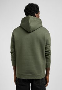 Lee LONG SLEEVE  ESSENTIAL FOR RELAXED FIT - Hoodie - oak moss