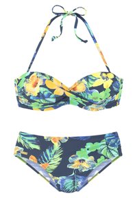 Cvetni bikini komplet z mornarsko modro podlago in živahnimi zelenimi ter rumenimi motivi. Top ima oblikovane skodelice in nastavljive vezalke; spodnji del je v višjem slogu.