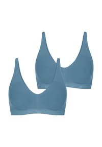 Twee zachte, naadloze bh's in een blauwe kleur, met een v-hals ontwerp, brede schouderbanden en een gladde textuur over de stof.