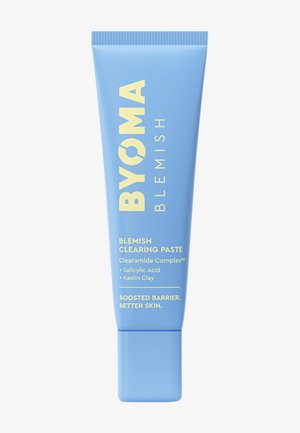 Hellblaues Quetschtube der BYOMA Pickel-Entfernungscreme. Mit kräftigem gelbem Text, flachem Deckel und rundem Boden. Enthält Salicylsäure und Kaolin-Ton.