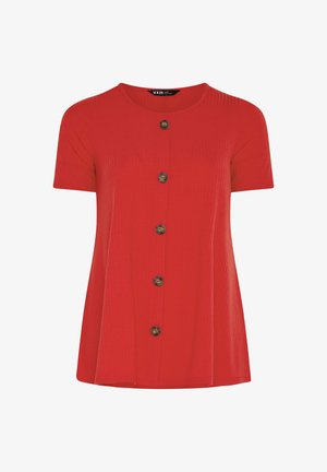 Rode blouse met korte mouwen, ronde halslijn en vijf bruine knopen aan de voorkant, gemaakt van geribd stof.