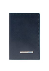 Marineblauwe leren portemonnee met een gladde textuur, voorzien van een zilverkleurig logo-accent en fijne stiksels langs de randen.