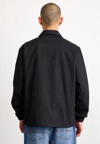 Timberland BADGE COACH JACKET - Vasaras jaka - black