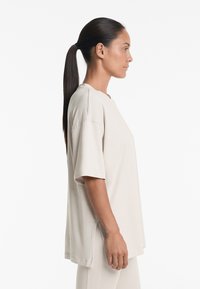 OYSHO SHORT SLEEVE - T-shirt basique - stone