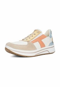 Zapatillas beige y blancas con acentos naranjas y azules, de material de ante y sintético, punta redonda, suela plana y cierre de cordones.
