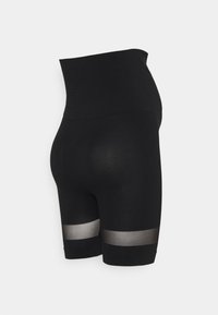 Zwarte high-waisted shorts met een gladde textuur en doorzichtige mesh accenten aan de zoom. Ontworpen voor comfort en rekbaarheid.