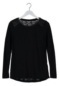 Czarna koszula z długim rękawem, okrągłym dekoltem, teksturowanymi akcentami na ramionach, lekkim materiałem i lekko zaokrąglonym dołem.