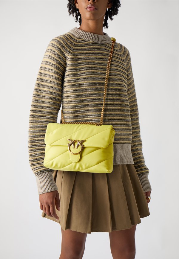 LOVE PUFF CLASSIC - Umhängetasche - verde lime