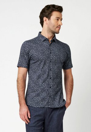 Kurzärmliges Hemd mit Knopfleiste in Marineblau mit weißem Blumenmuster, ausgestattet mit einem klassischen Kragen und einem schlanken Schnitt. Material aus Baumwollmischung.