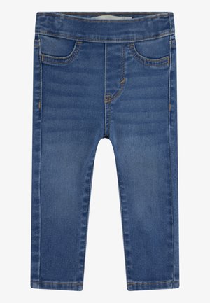 Jeans in denim blu con una texture liscia, due tasche frontali e un design classico a cinque tasche. Presentano accenti di cucitura sottili.
