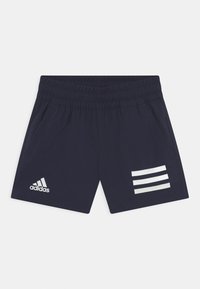 Marinblåa sportshorts med elastisk midja, två sidofickor och vitt tre-randigt mönster på vänster ben.