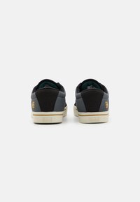 Etnies JAMESON 2 ECO - Sportcipő - black/dark grey/gold
