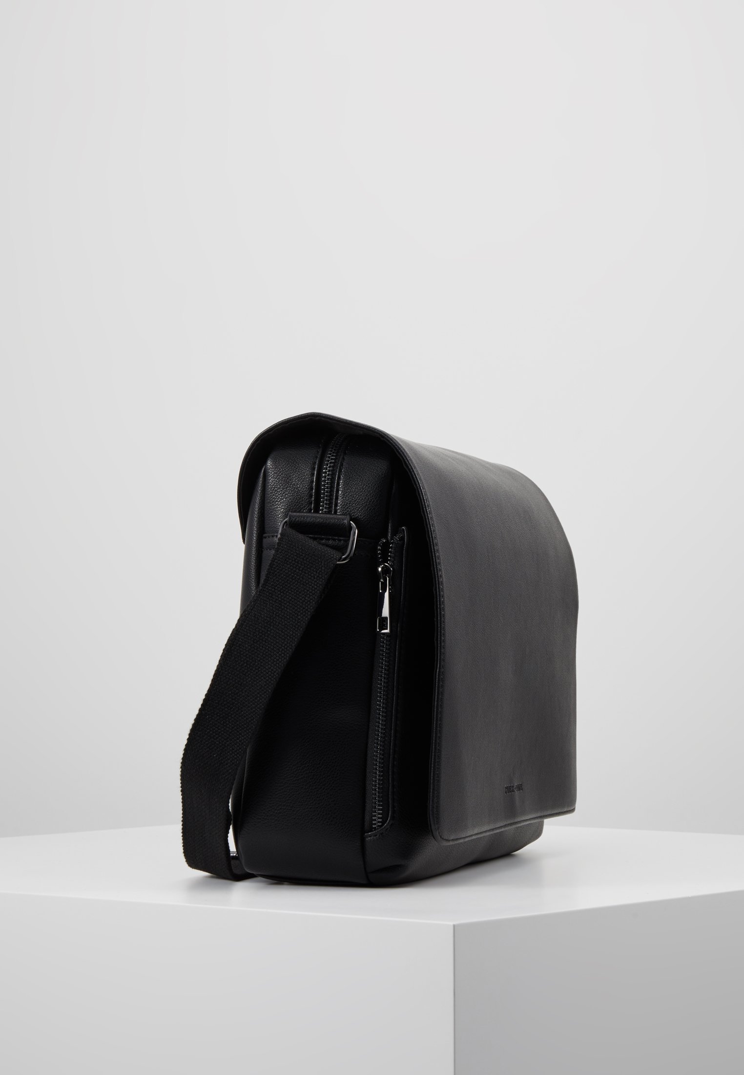 Pier One Skulderveske black Zalando.no Pier One Skulderveske black Zalando.no