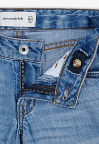 Abercrombie & Fitch LOW RISE BAGGY - Jeans a sigaretta - cabin blues