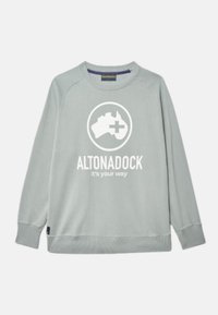 Sudadera de color gris claro hecha de un tejido suave, con un logo circular que presenta un contorno de mapa y el texto "ALTONADOCK es tu camino" en blanco.