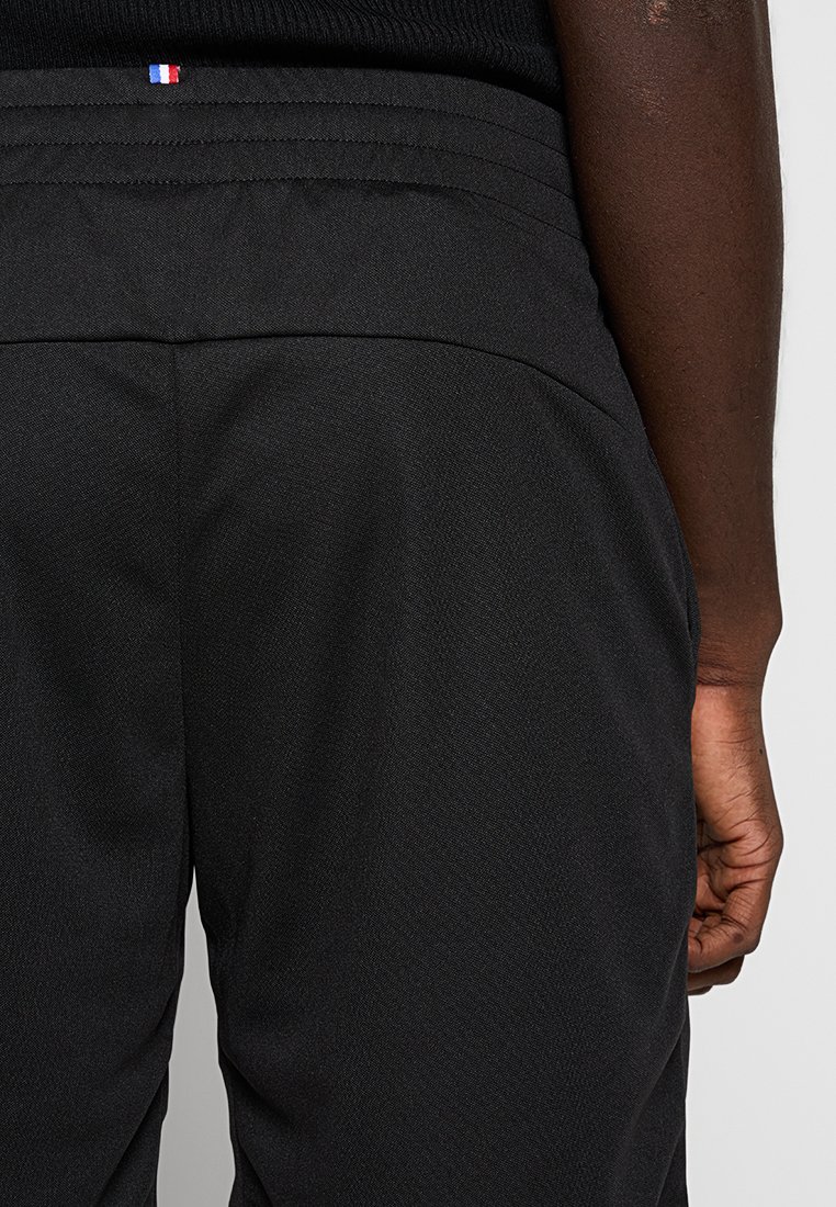Kurze Sporthose
