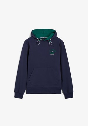 Felpa blu marina con fodera interna verde, cappuccio regolabile con lacci, tasca frontale e un piccolo logo sul petto. Realizzata in tessuto morbido e texture.