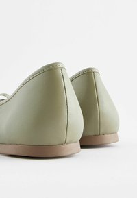 Next WIDE FIT FOREVER COMFORT ROUND TOE - Klasické baleríny  - green