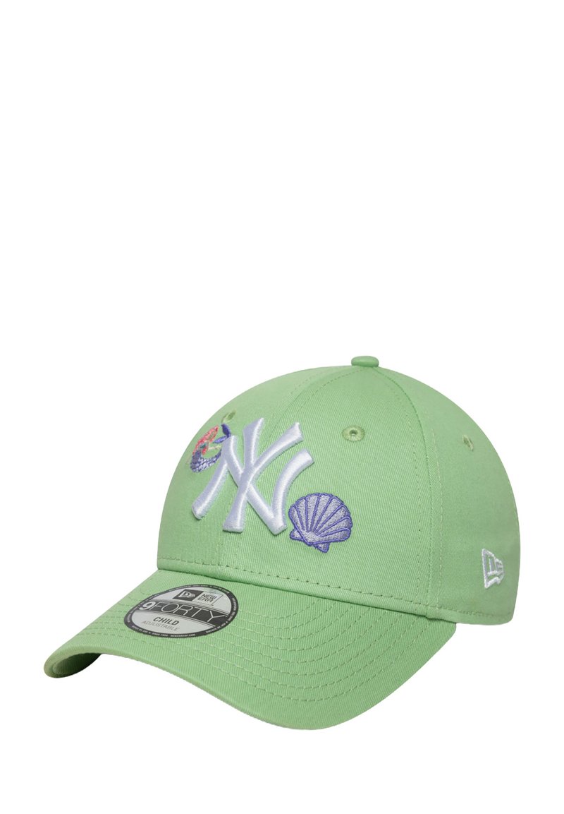 Casquette de baseball vert clair avec logo brodé des New York Yankees, motifs de coquillage et de fleur. Visière courbée et ajustement réglable.