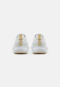 adidas Performance FLUIDUP - Sapatilha de treino - footwear white/sandy beige metallic/white