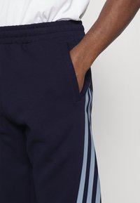 Thumbnail Image 7