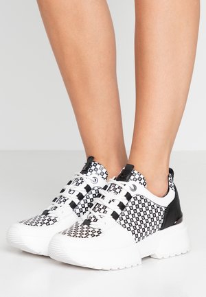 Sneakers - off-white